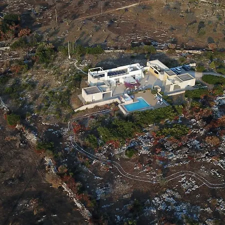 Pietraja Villa *